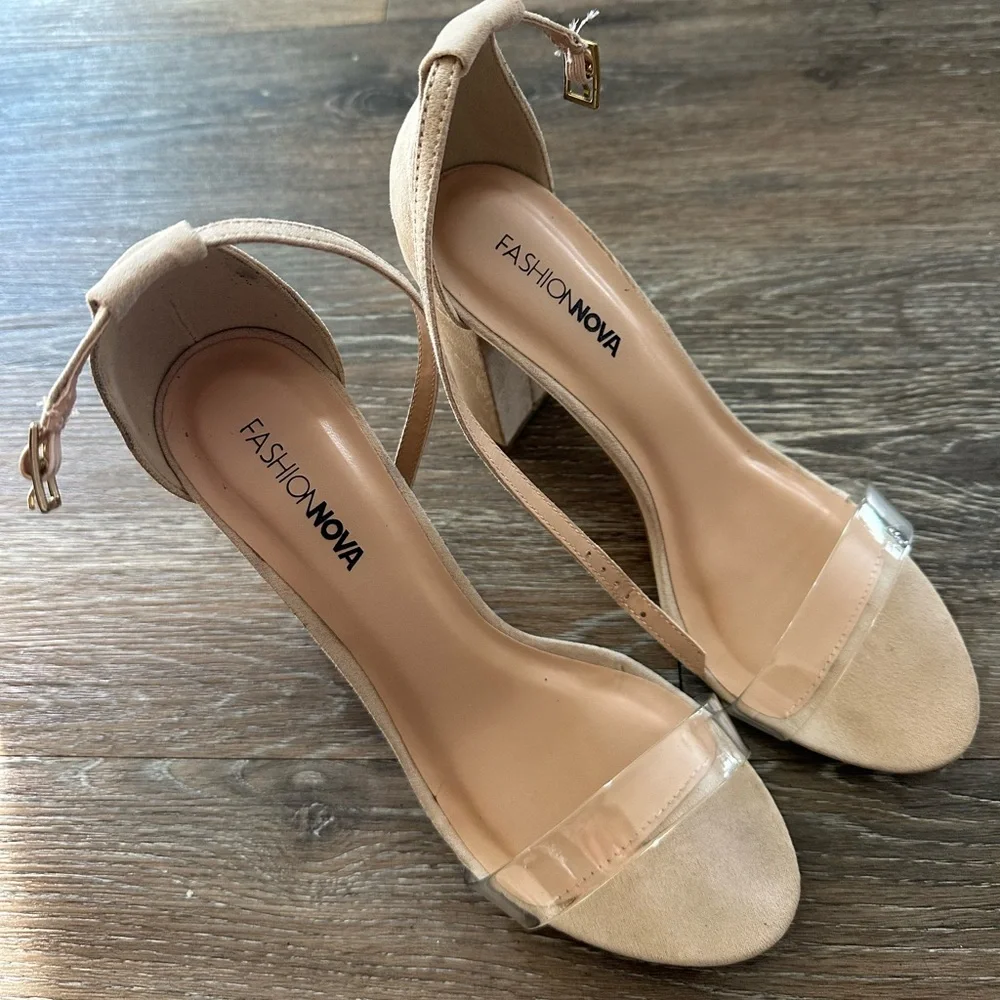 Fashion Nova round toe Tan Block Heel Sandals size 8